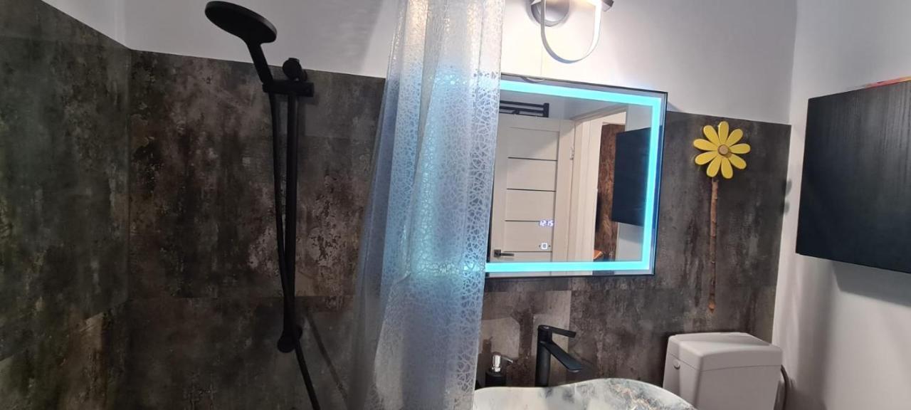 Tiki'S Bar Studio Bukurešť Exteriér fotografie