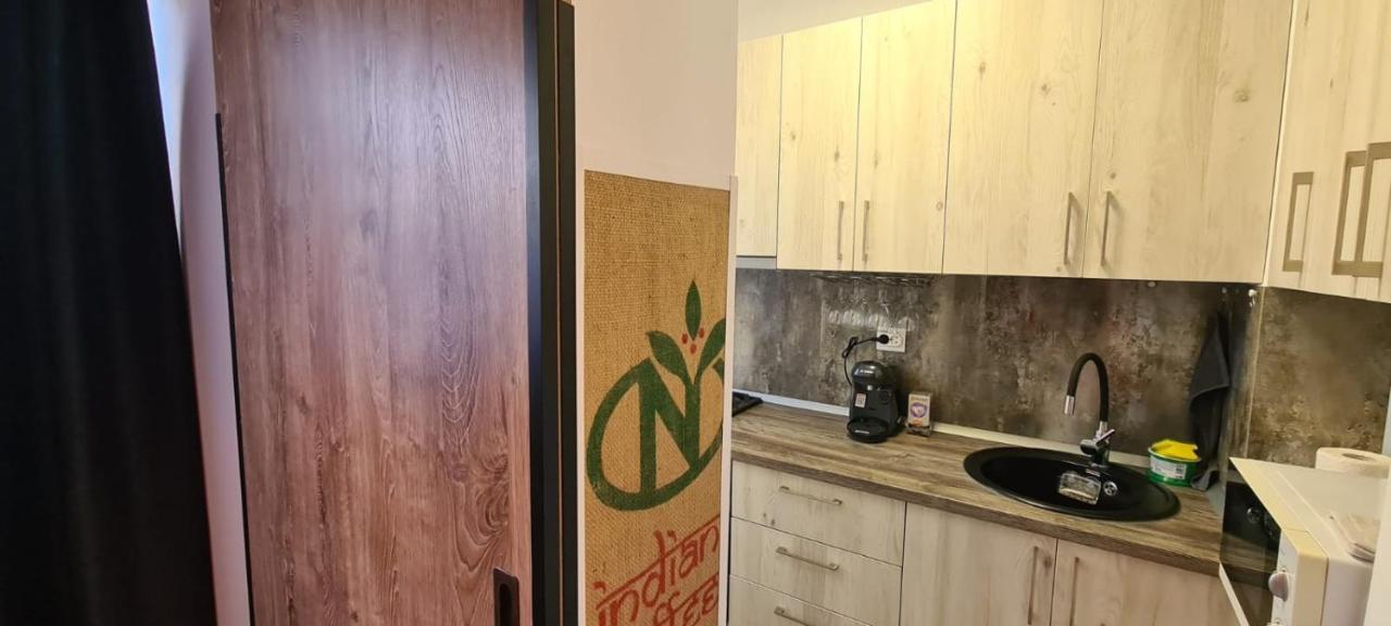 Tiki'S Bar Studio Bukurešť Exteriér fotografie
